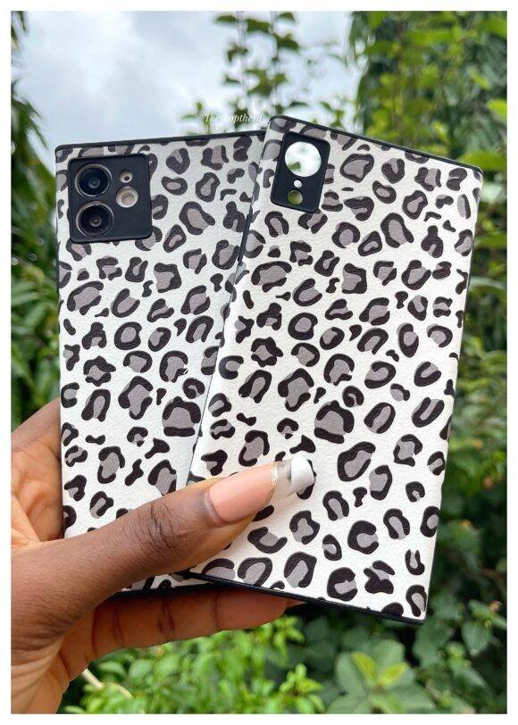 BLACK AND WHITE CHEETAH PRINTS - Image 3