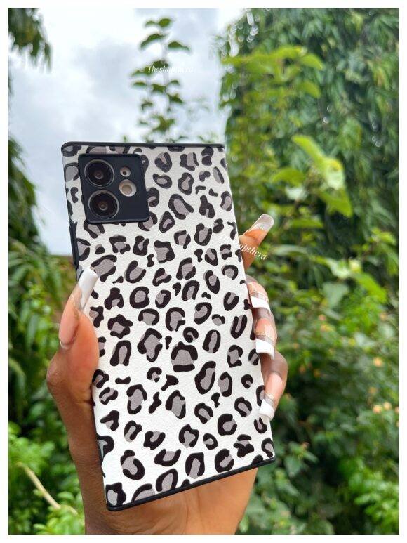 BLACK AND WHITE CHEETAH PRINTS