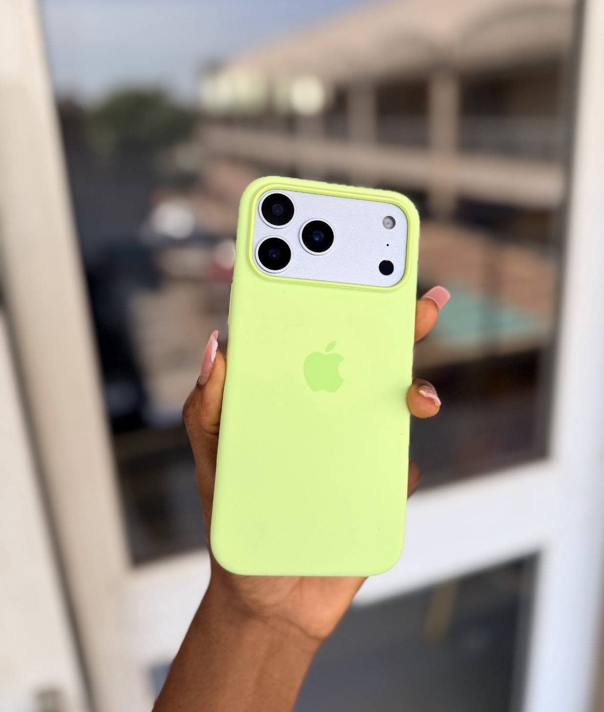 NEON YELLOW SILICONE MAGSAFE 17PM - Image 6