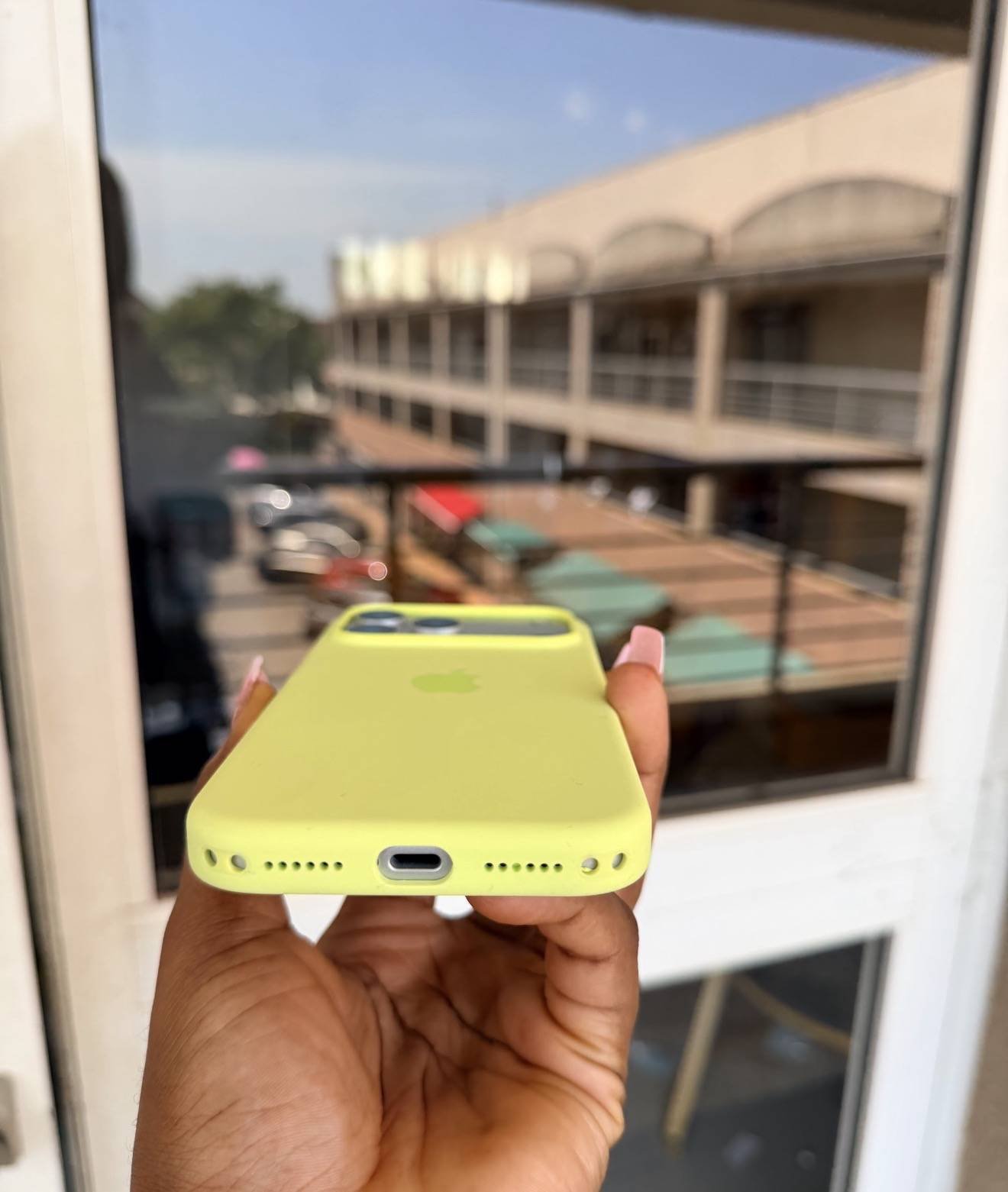 NEON YELLOW SILICONE MAGSAFE 17PM - Image 2