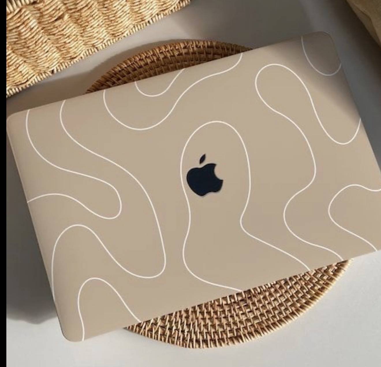 BEIGE WAVY MACBOOK CASE - Image 3