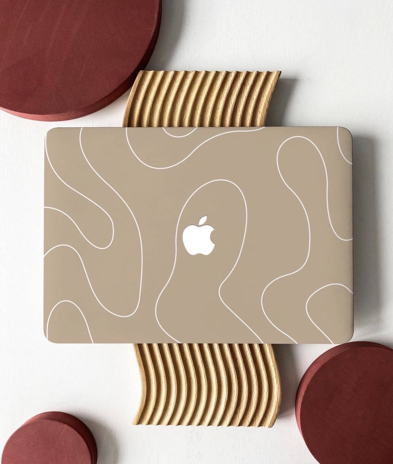 BEIGE WAVY MACBOOK CASE - Image 2