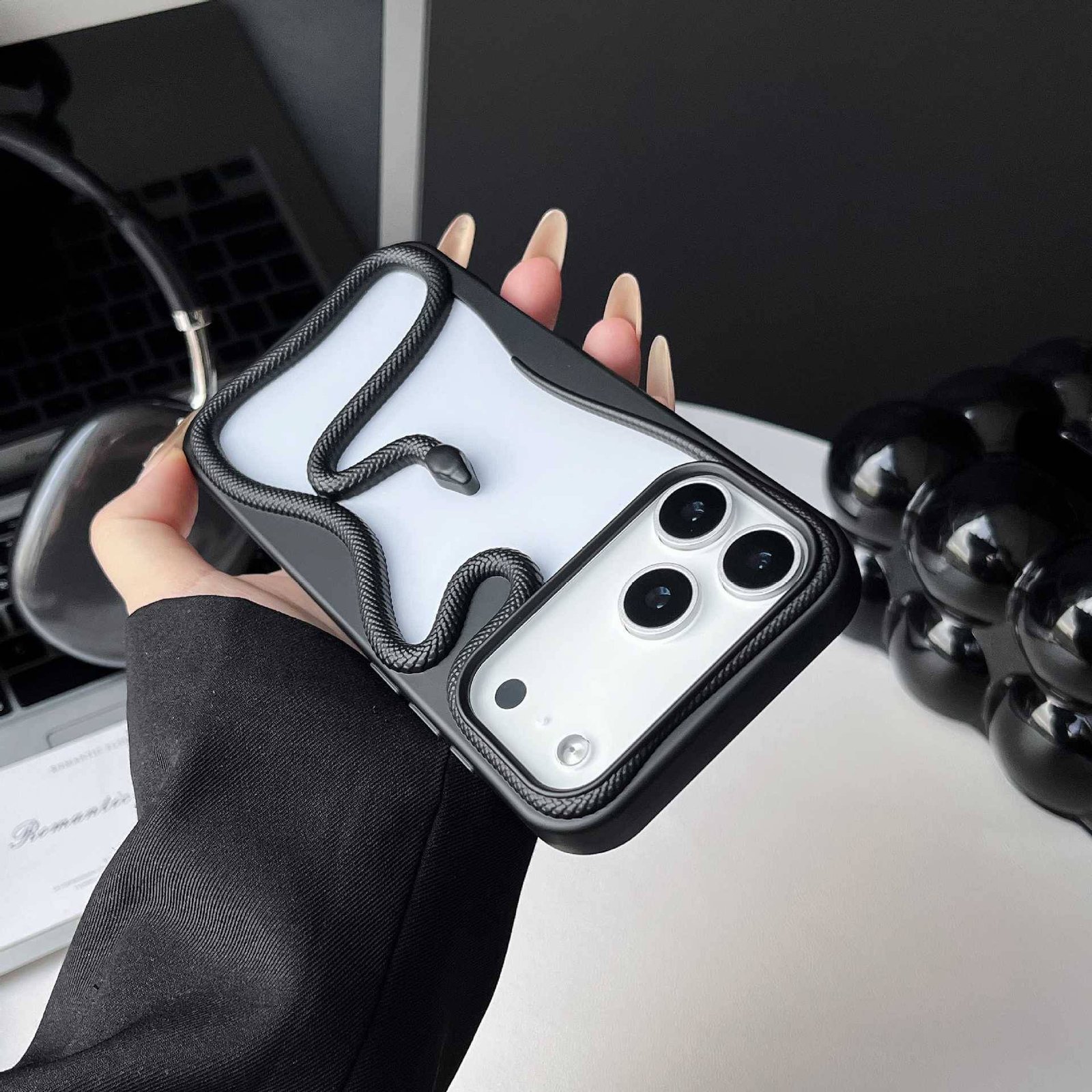 BLACK SNAKE BREATHABLE CASE