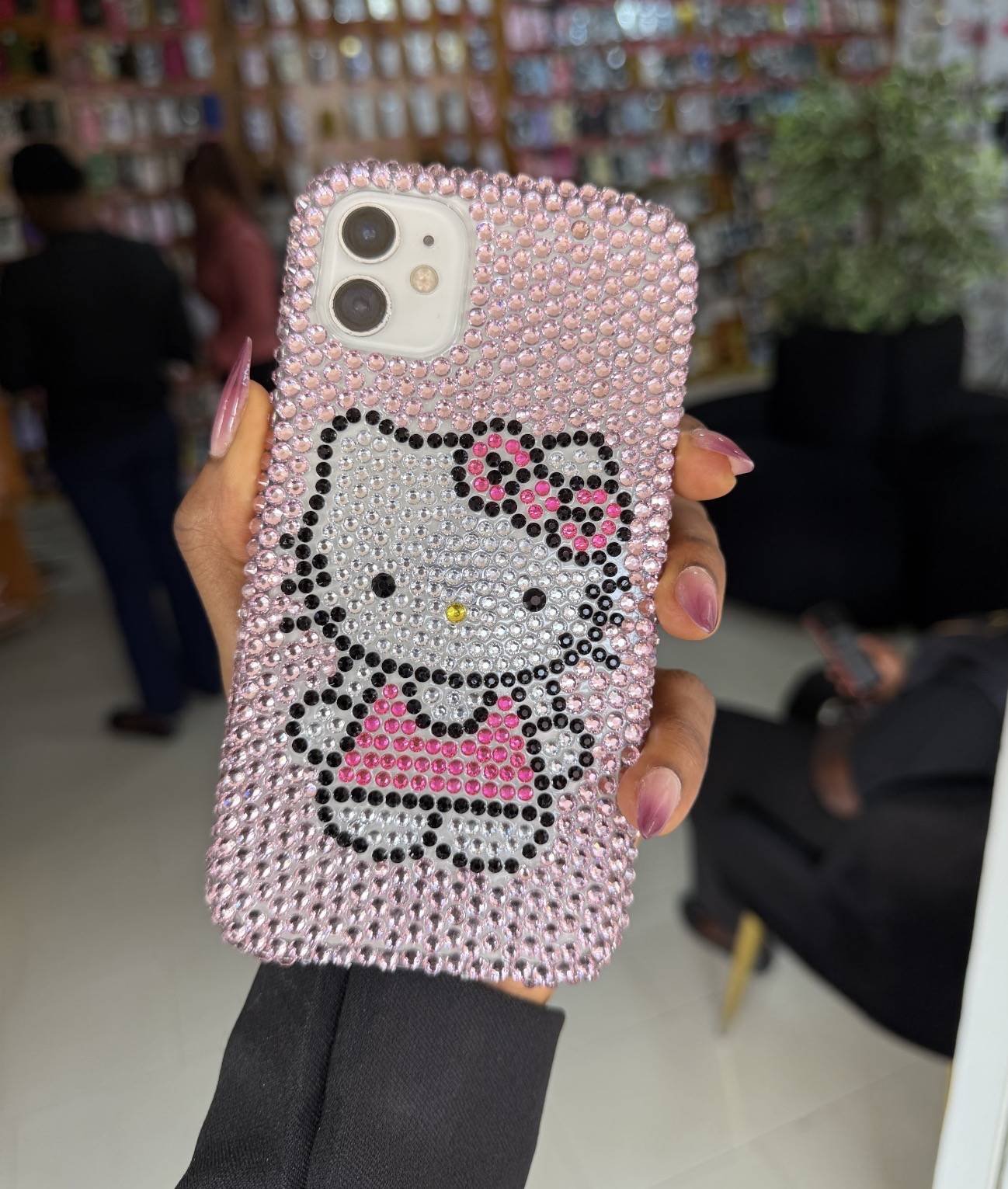 LIGHT PINK HELLO KITTY STONED CASE - Image 2