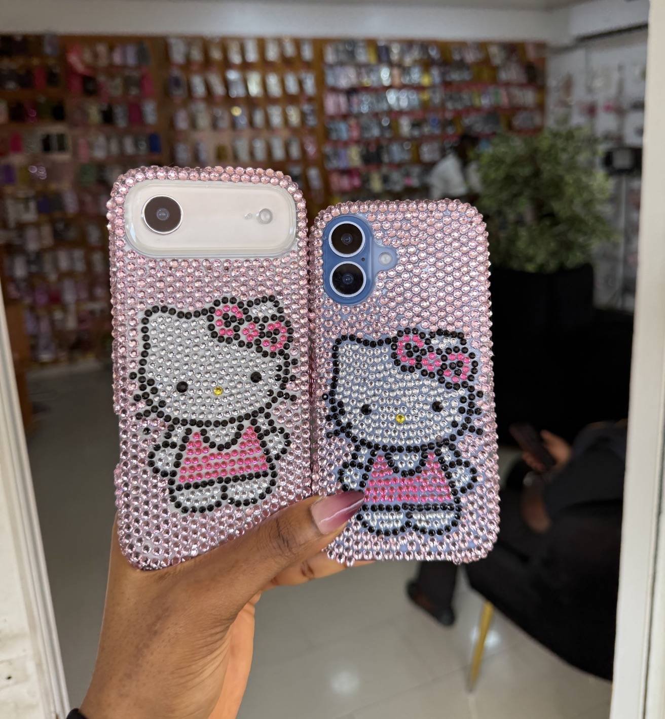 LIGHT PINK HELLO KITTY STONED CASE - Image 4