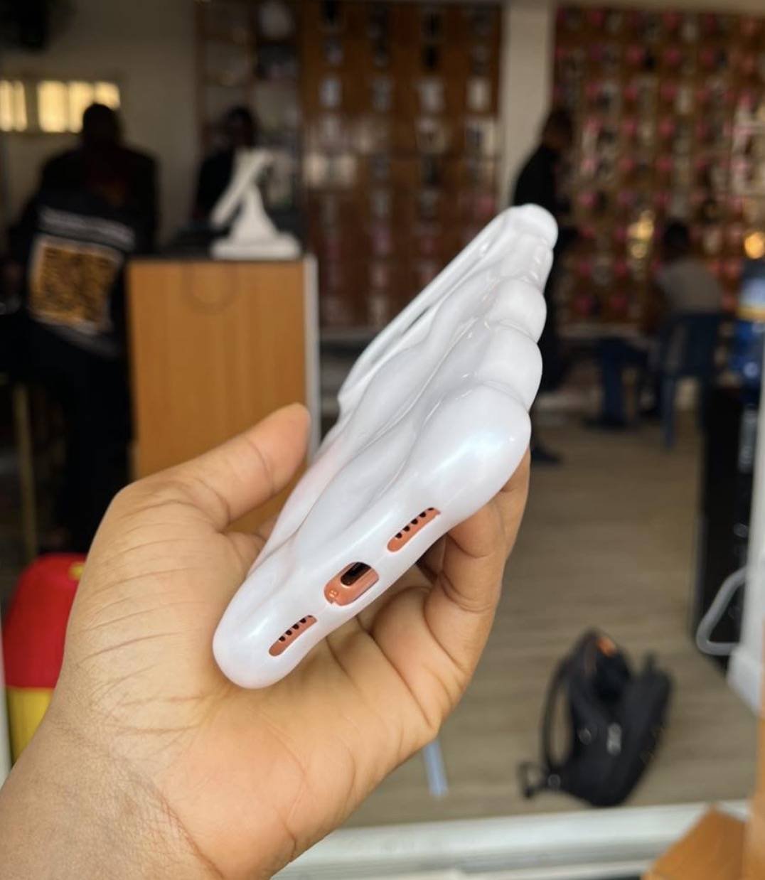 WHITE BUBBLE CASE - Image 6